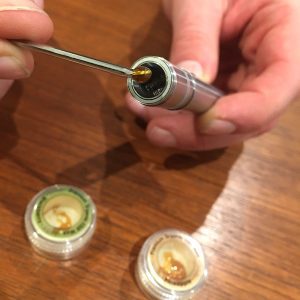 Adding concentrate to a Weed vape